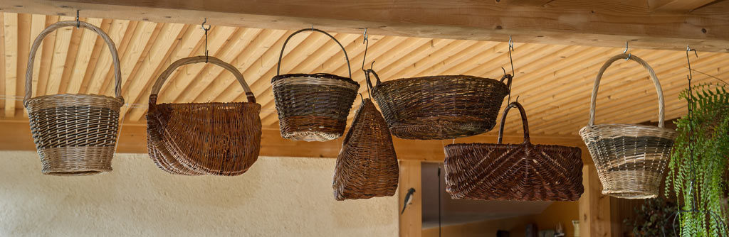 ribambelle de paniers en osier